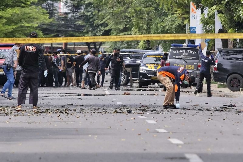 Suicide bomb detonates in Indonesia during a Palm Sunday Mass