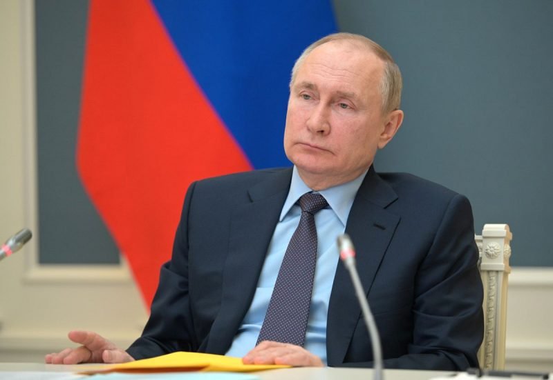 Vladimir Putin to decide on counter sanctions against Washington, says Kremlin