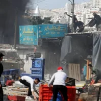 Palestinians pelt Israeli convoy with stones