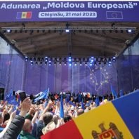 Tens of thousands attend Moldovan capital pro-government rally.