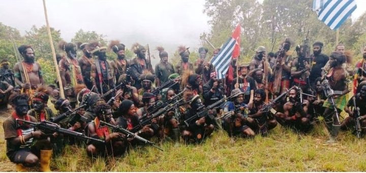 Papuan separatists threaten to shoot New Zealand hostage if talks are denied.