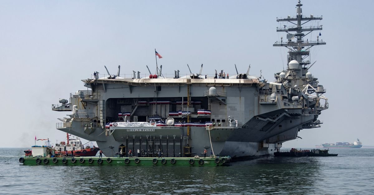 us-combat-ship-to-make-rare-port-call-in-vietnam-amid-south-china-sea-tensions