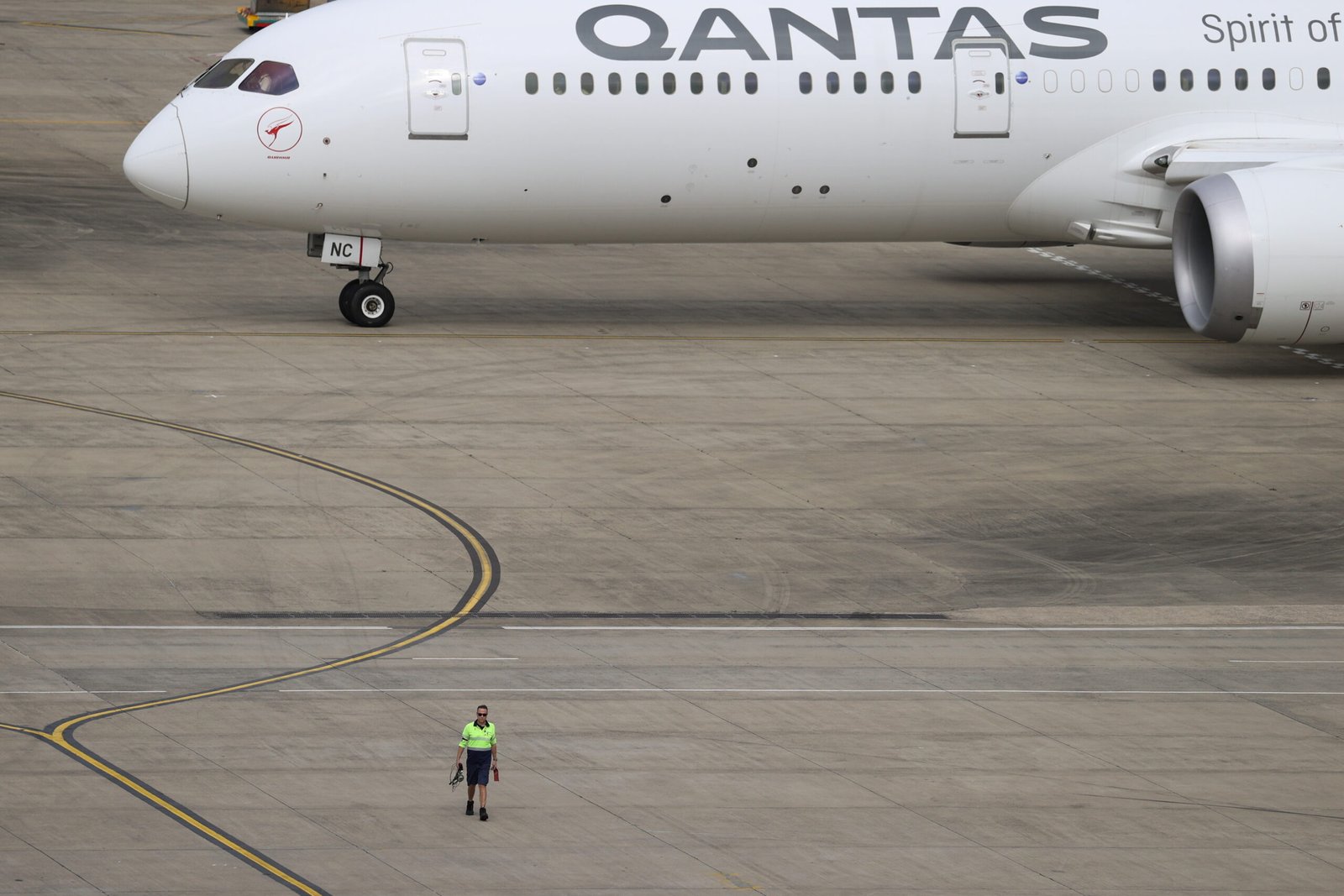 qantas-airways-nears-new-boeing-787-widebody-order