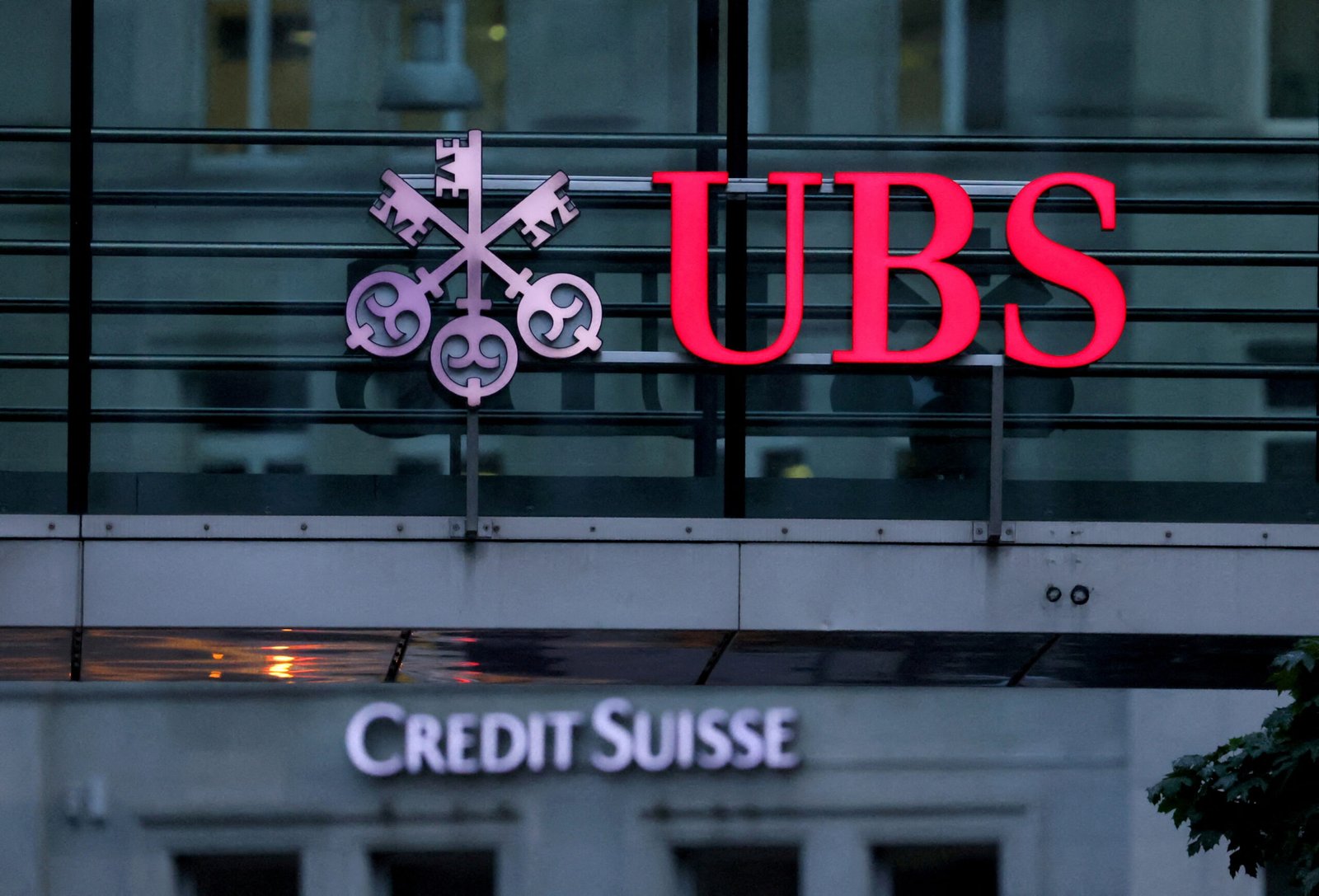 ubs-names-south-korea,-india,-others-as-‘slow’-to-nod-credit-suisse-deal-–-document