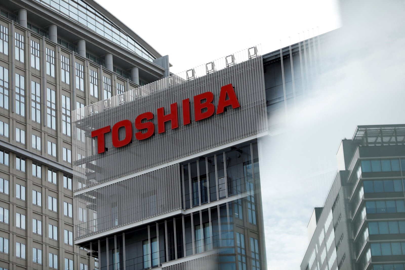 toshiba-says-$14-billion-takeover-bid-by-jip-succeeds,-set-to-go-private