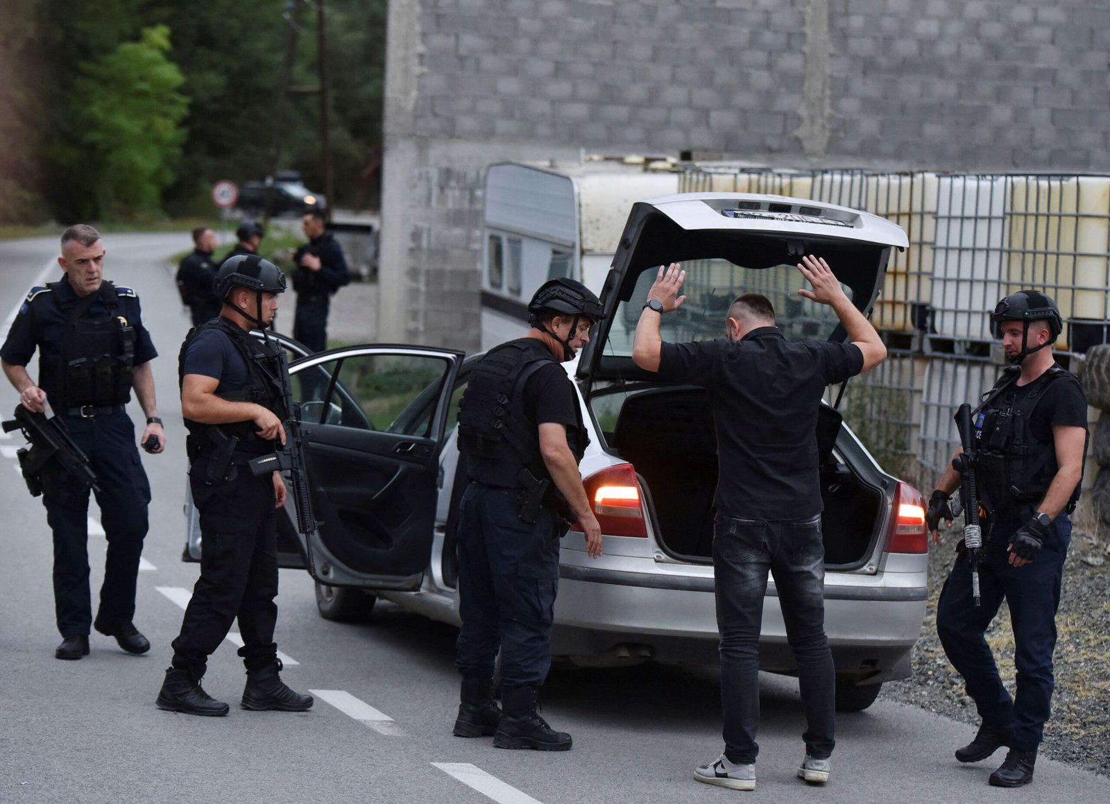 serb-gunmen-battle-police-in-kosovo-monastery-siege;-four-dead