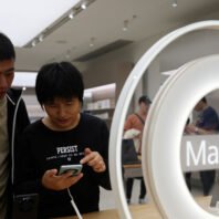 huawei-starts-product-launch-event-by-thanking-china-for-its-support