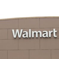 walmart-changes-pay-and-titles-for-corporate-staff,-wall-street-journal-reports