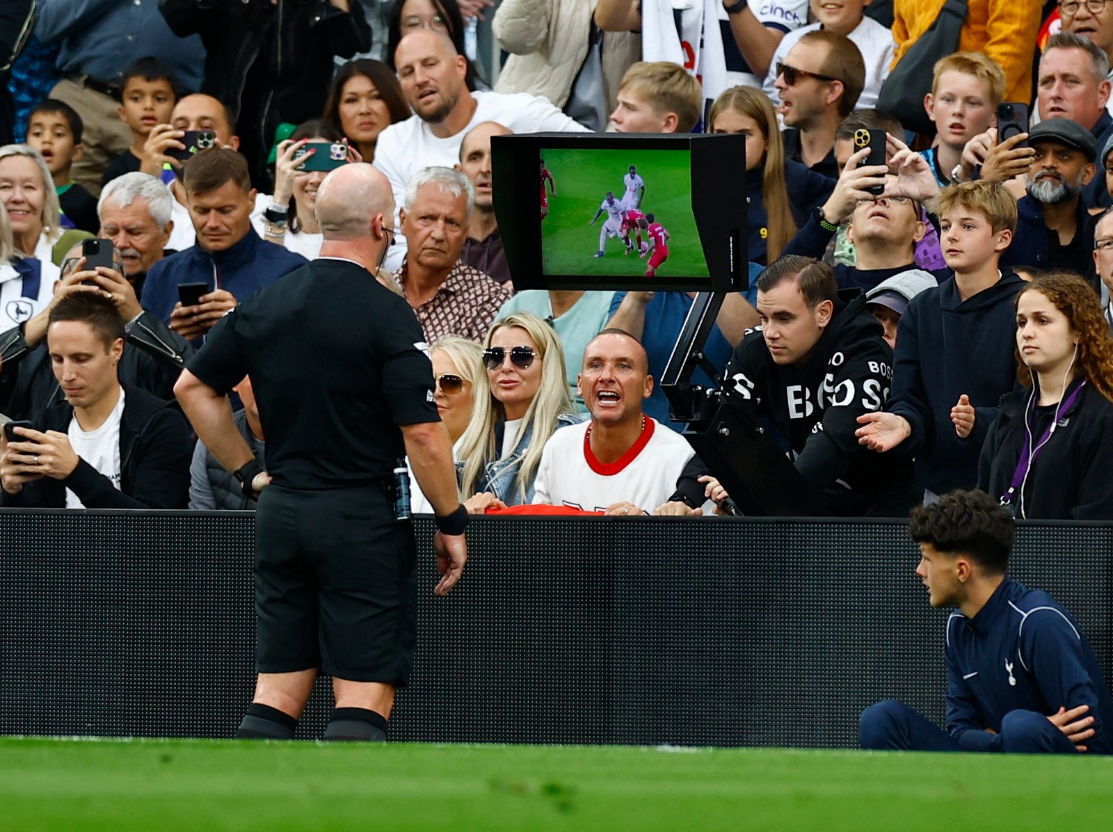 var-officials-involved-in-liverpool-error-not-selected-for-weekend-games