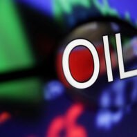 oil-falls-on-weak-demand-outlook-in-us-and-china,-fed-hedging
