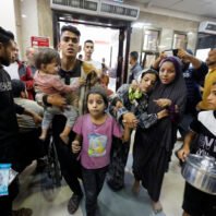 israeli-tank-at-gate-of-main-gaza-hospital;-medics-plead-for-fuel-to-save-babies