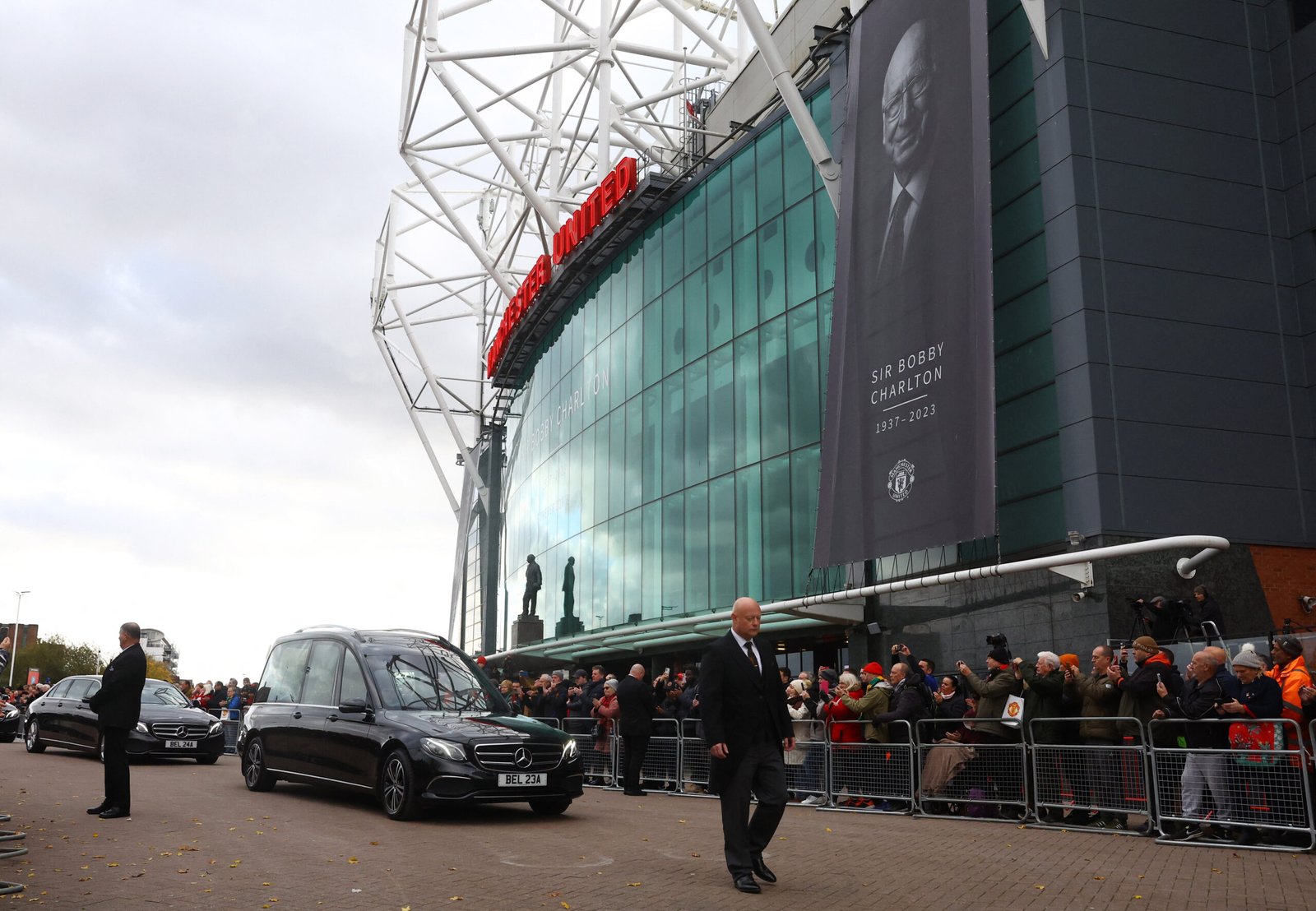 thousands-of-fans-welcome-charlton-funeral-cortege-at-old-trafford